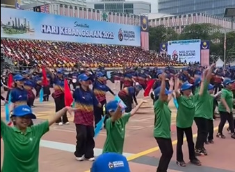 视频|国庆舞曲又出圈!继《我们不一样》后 今年《甜蜜蜜》甜入心坎