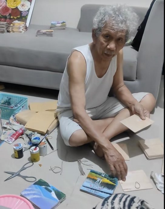 视频|女儿结婚慈父亲制伴手礼 600幅画都是爱与祝福!