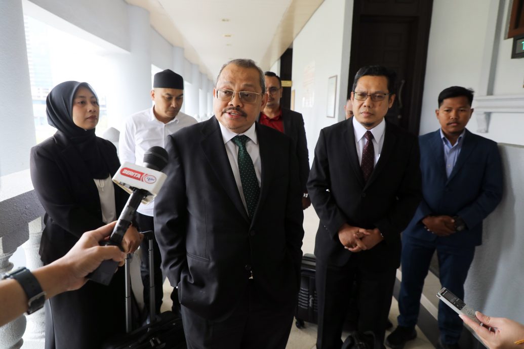 视频|涉抢中国商人近百万令吉 3反贪人员表罪不成立获释