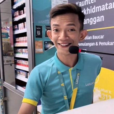 视频|用6种语言播报打烊时间 超市男员工语言天分引赞叹