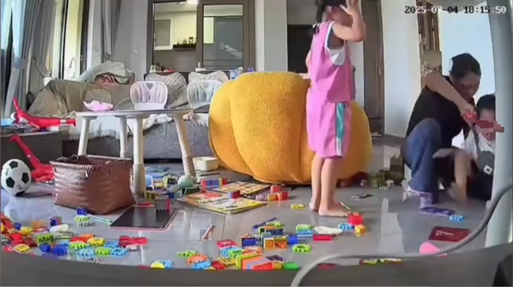 视频|男童扎带当项圈 玩骑马被勒紧险酿悲剧