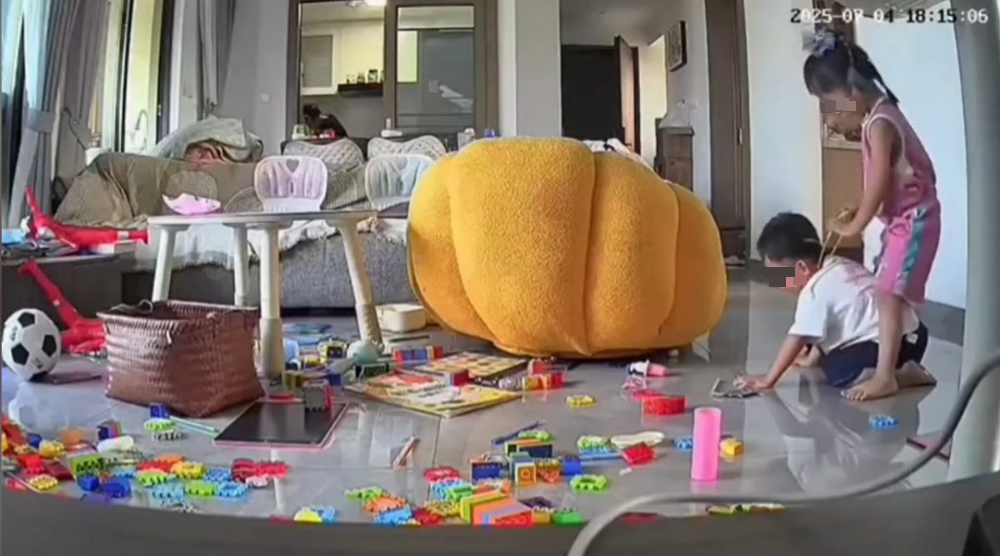 视频|男童扎带当项圈 玩骑马被勒紧险酿悲剧