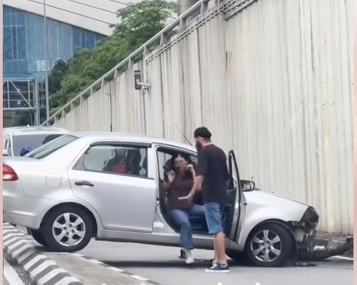 视频|疑走错路跨分界岛U转 女子卡路中玩“碰碰车”!