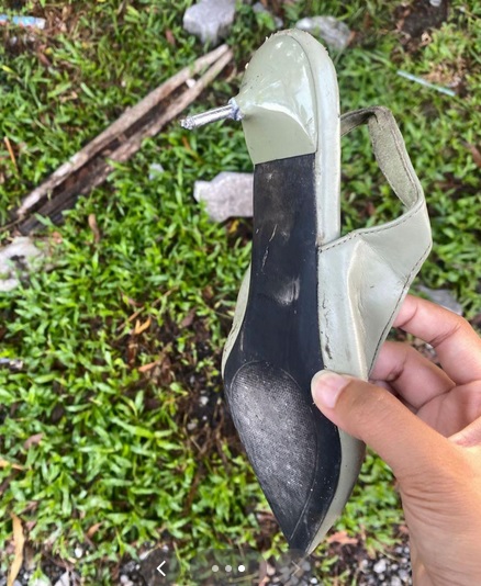 视频|碾中高跟鞋爆胎！ 女子崩溃网民关心鞋子品牌