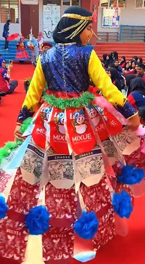 视频|赋予面包袋青包第二生命！ 学生制作创意国庆主题服装