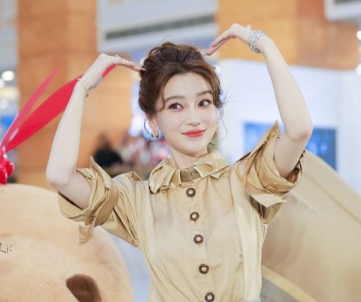 解封后首次公开会粉丝 Angelababy当场泪崩