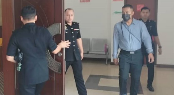 警员涉收贿1500不控拥毒案，认罪后准保外候审