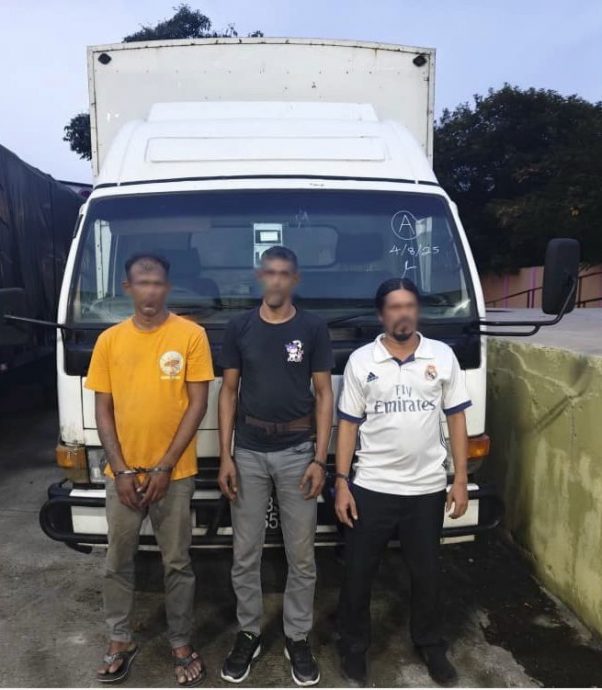 警方起获总值1030万令吉的私烟及财物