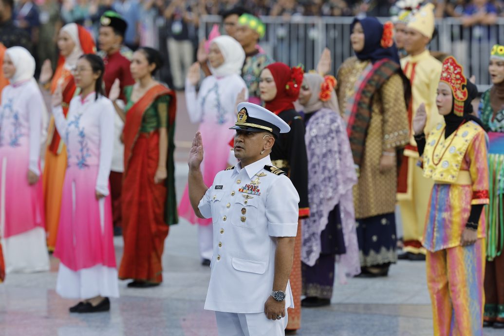 译稿马新社:海军中校领诵“国家原则”