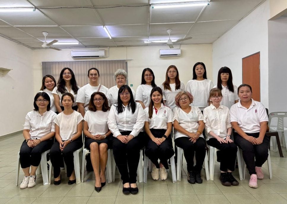 请签发-大都会//(第5版主文)蔡珍莉当选行动党隆妇女组主席/1图