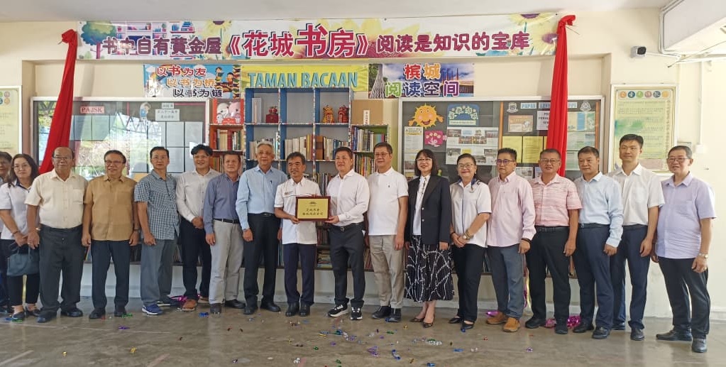 崇正小学辟设阅读空间 “花城书房”书香满室