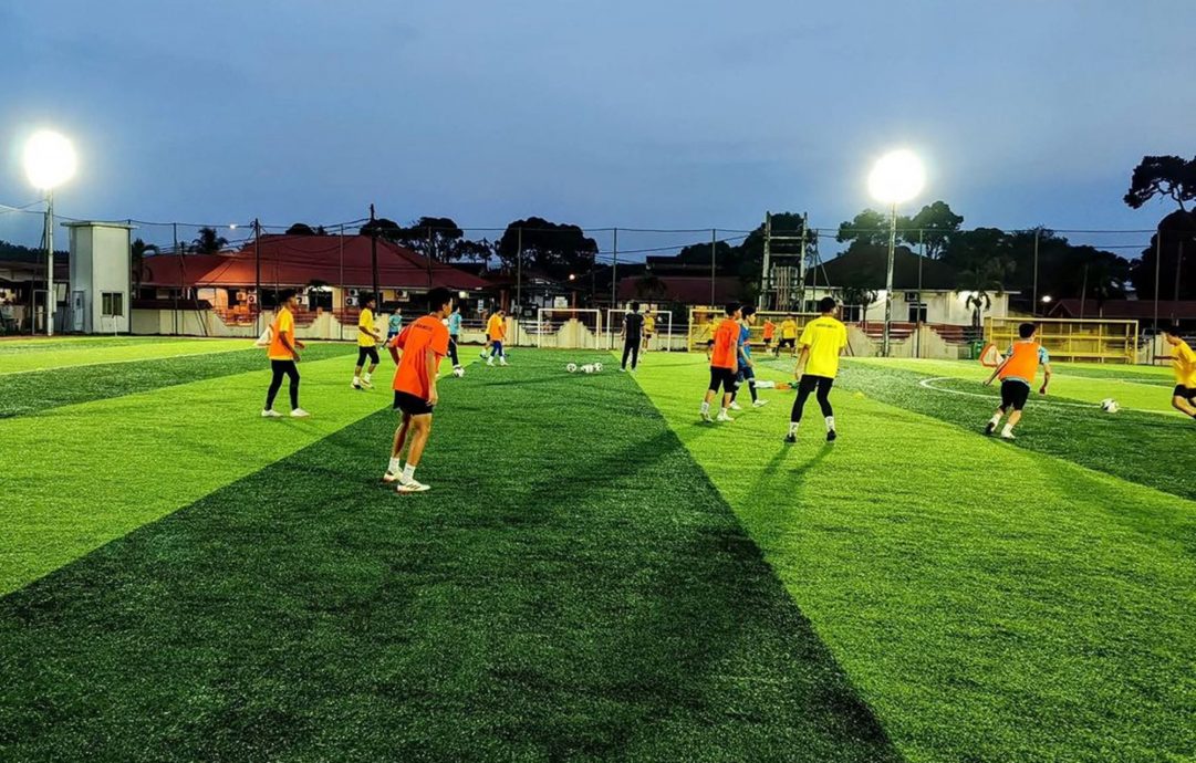 请签发（大北马）金牛足球俱乐部在奥克力杯海丝青少年足球精英赛，摘冠