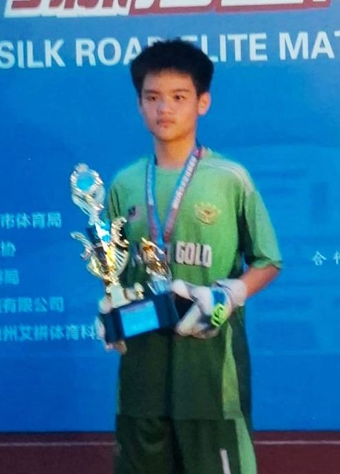 请签发（大北马）金牛足球俱乐部在奥克力杯海丝青少年足球精英赛，摘冠