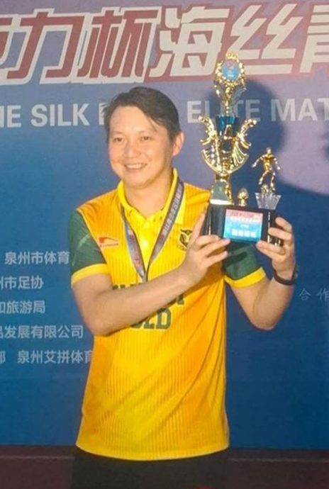 请签发（大北马）金牛足球俱乐部在奥克力杯海丝青少年足球精英赛，摘冠