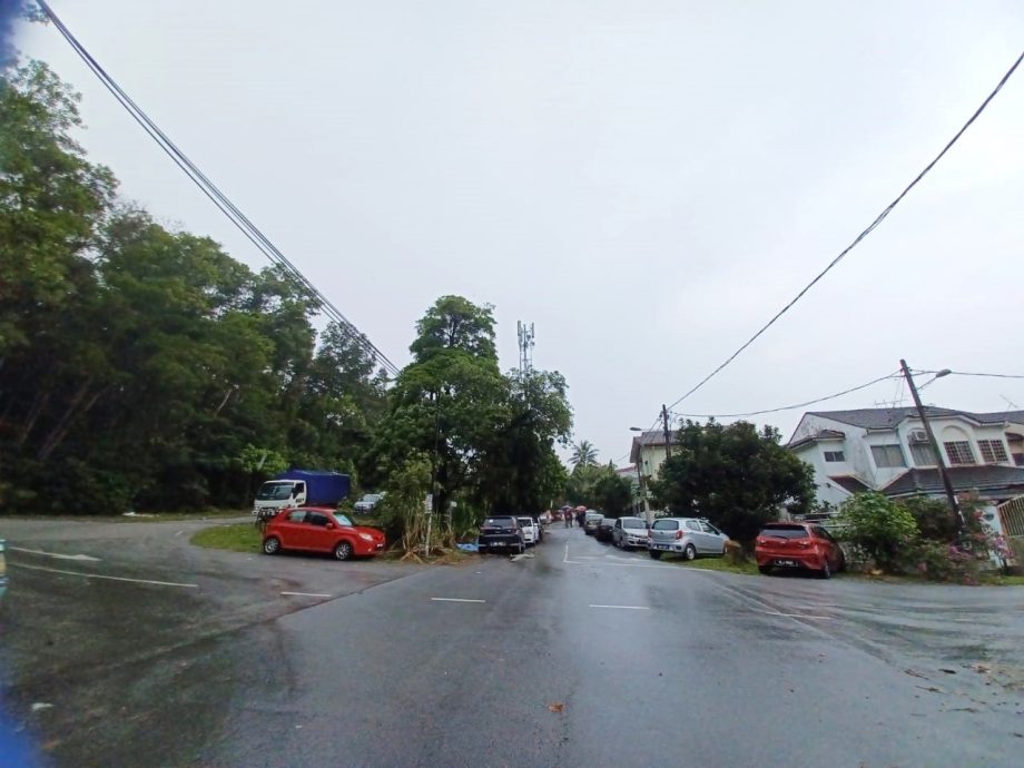 请签发,me03边稿-大都会/蕉赖鸿运花园电讯塔3个月前查封后无行动/6图