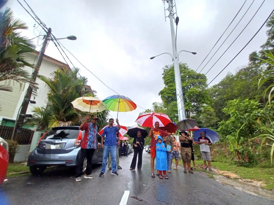 请签发,me03边稿-大都会/蕉赖鸿运花园电讯塔3个月前查封后无行动/6图
