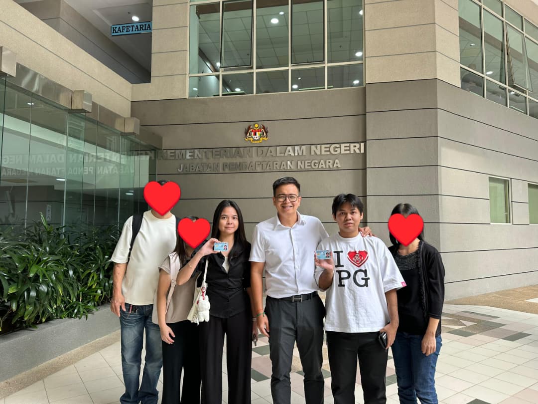 请签发-大都会-王俊伟/两名青年终获公民权/2图