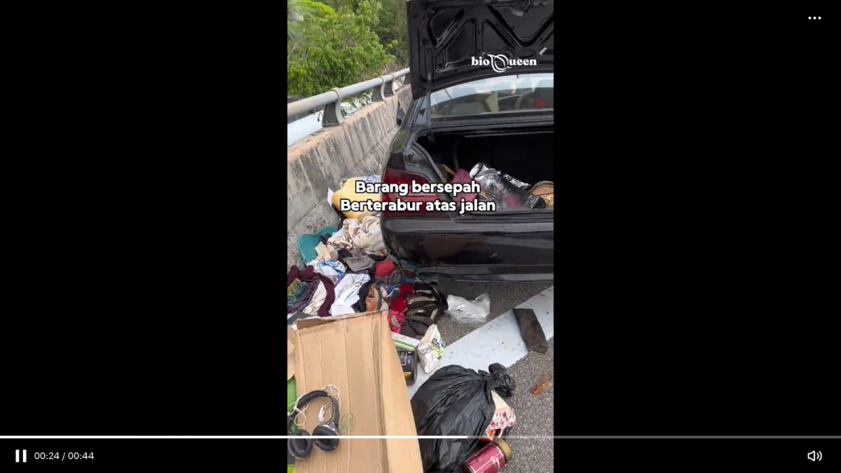 赛城一道路成“废车街”？ 杂物四处堆积或成安全隐患