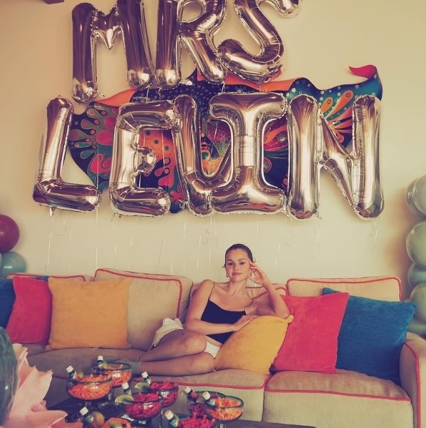  赛琳娜戈梅兹传9月出嫁 穿头纱办告别单身派对