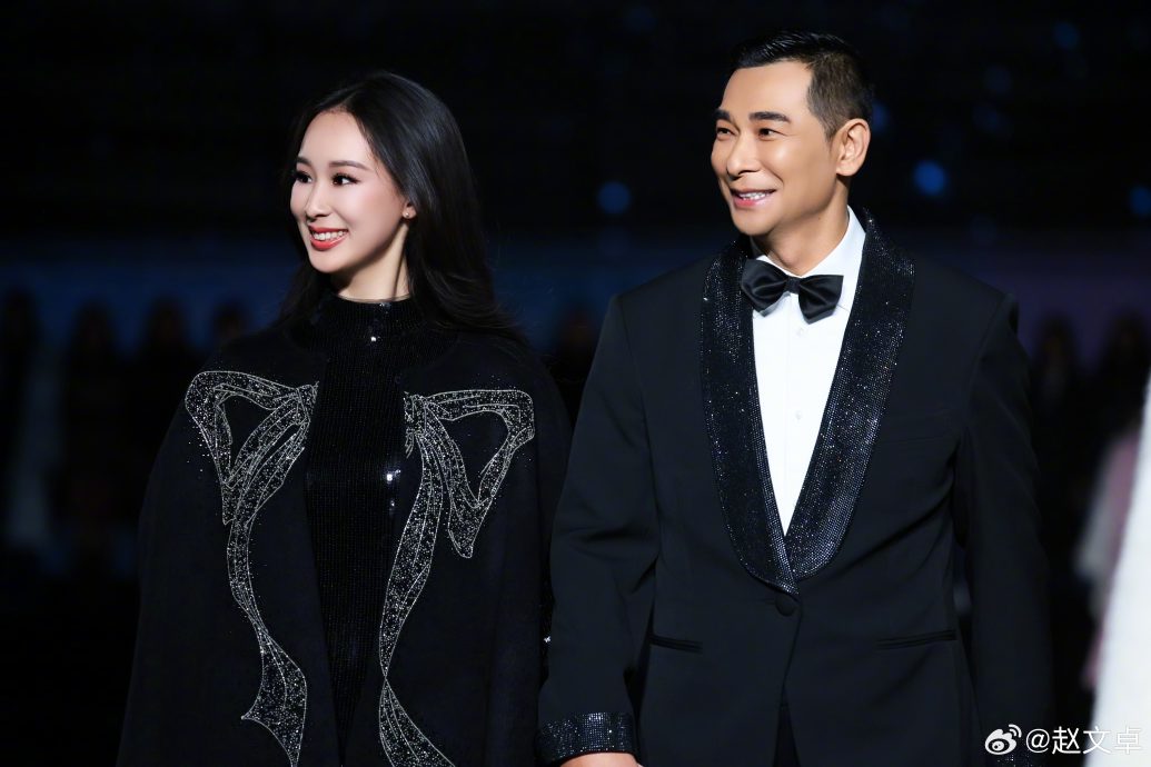 赵文卓携爱女走秀！高颜值外表撞脸黄圣依