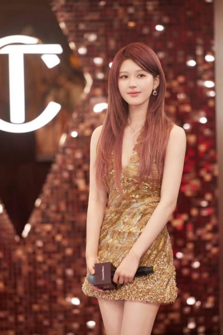 赵露思病倒还要赔钱 遭公司威胁封杀怒喊：不干了！