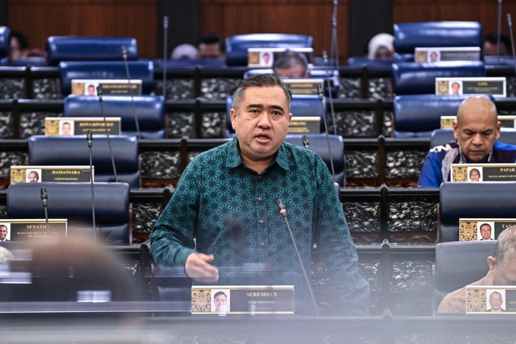 轻快铁旧站台存安全漏洞 陆兆福:拟加装屏蔽门防坠轨