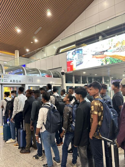 边管机构严打非法入境 严查凌晨航班阻不符条件者入境