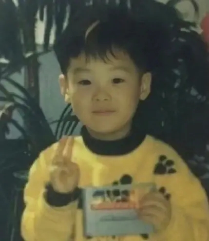 迪丽热巴新戏出包 误用Suga童年照被骂翻