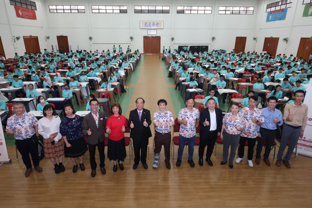 逢甲杯全国中学书法比赛 中华国民型中学全体学生挥毫