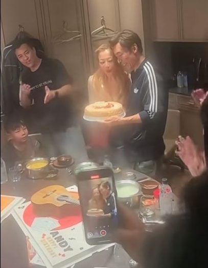 郑秀文许志安结婚12年 庆生放闪超甜视频流出