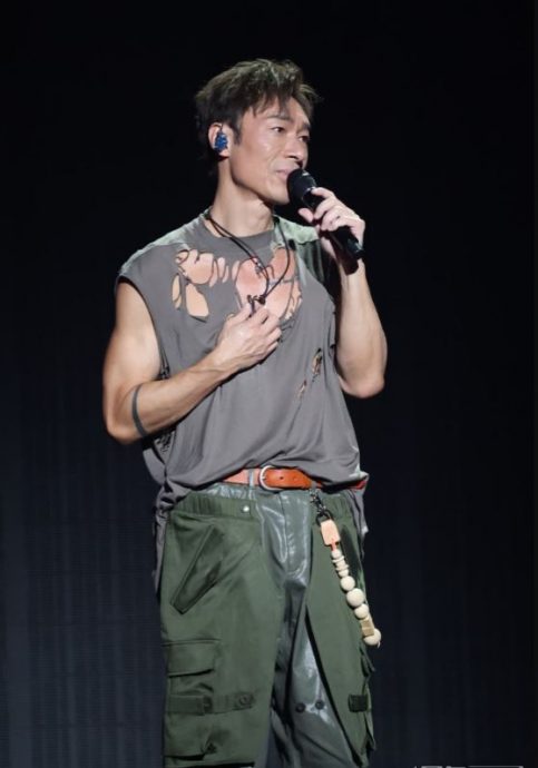 郑秀文许志安结婚12年 庆生放闪超甜视频流出