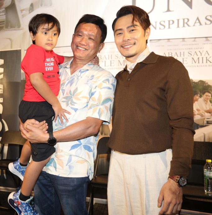 郑金发增重7.5公斤演大叔 陈俐杏看首映哭红双眼