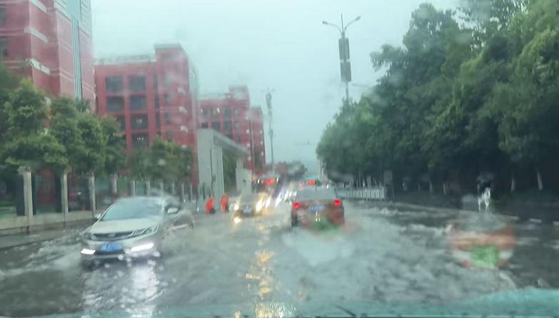 重庆多地暴雨紧急转移逾14万人