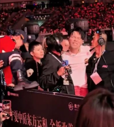 重摔舞台传短暂昏迷 杨宗纬求老妈别看热搜