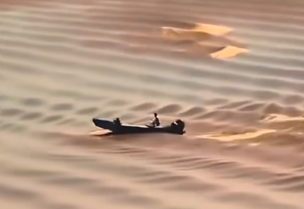 钱塘江“逆潮行舟”画面绝美! 网赞:有如穿梭水上撒哈拉