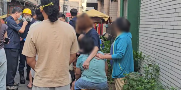 铁窗封死截断逃生路 母紧拥4小孩烧成焦尸