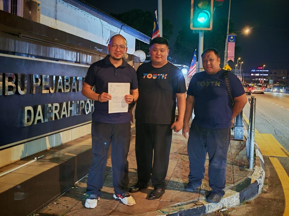 锺镇鸿:国旗是全民尊严象征 执法必须一视同仁