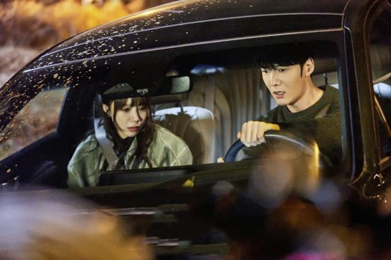 阿仁／《她的日与夜》在年龄裂缝中寻找自我