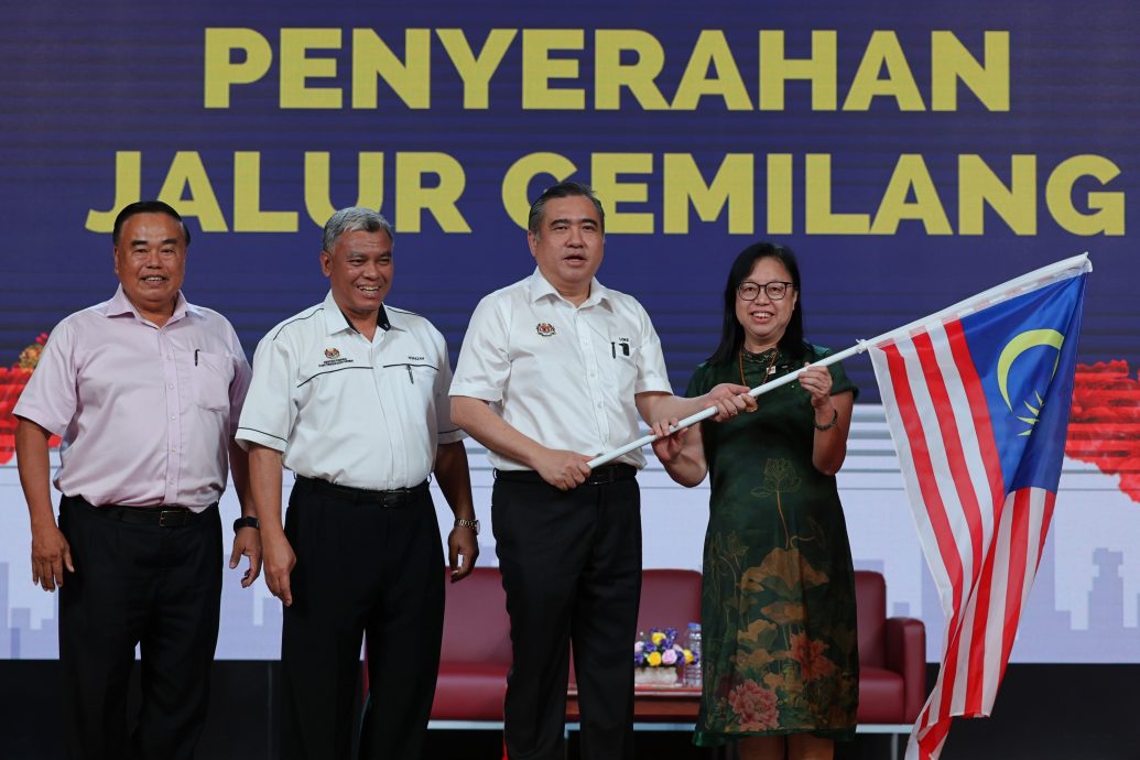 陆兆福吁停止政治化国旗事件　尊重国旗象征