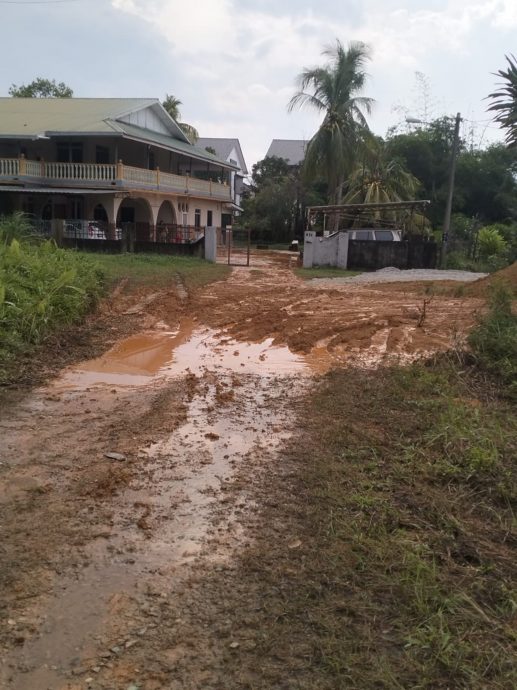 陈俊广:施工影响排水,2地区居民担忧引发闪电水灾。