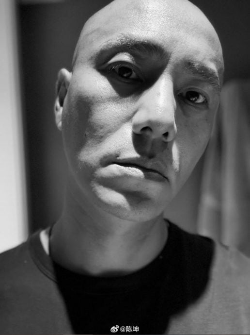 陈坤晒黑白素颜光头照 尖头颅顶吓到网民