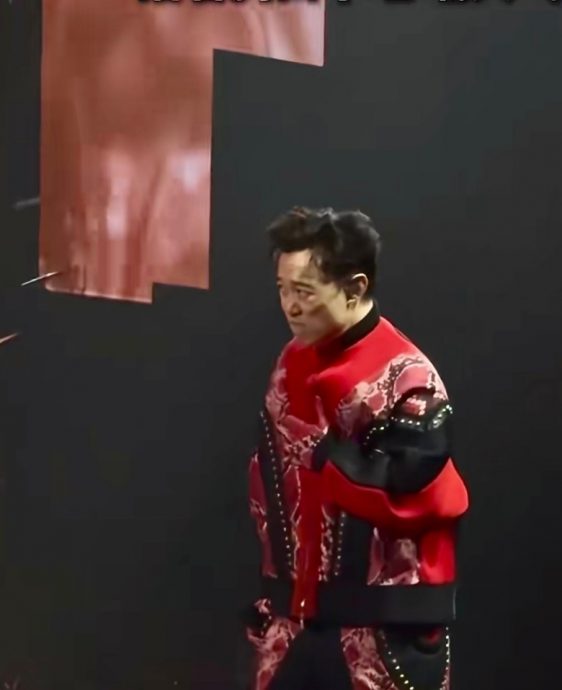 陈奕迅台上突掩胸干呕　疑焦虑症躯体化