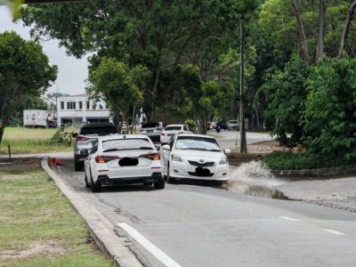 雨后甲市区出现数以百计“小水潭”,影响车辆通行及甲形象