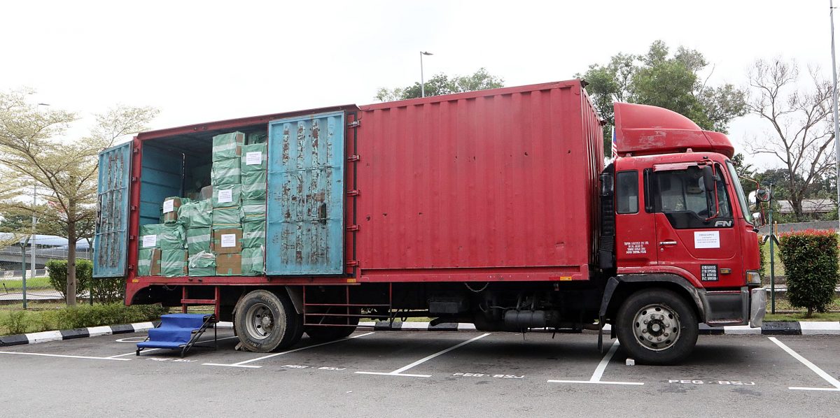 雪警方破1345万走私烟案 2走私犯关税法令下被控