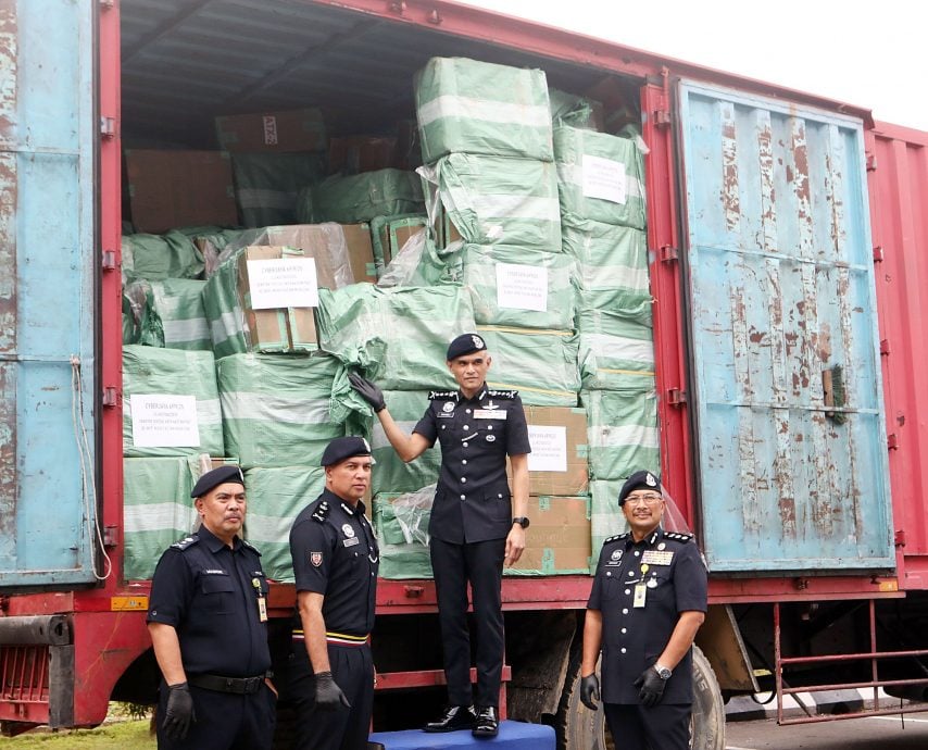 雪警方破1345万走私烟案 2走私犯关税法令下被控