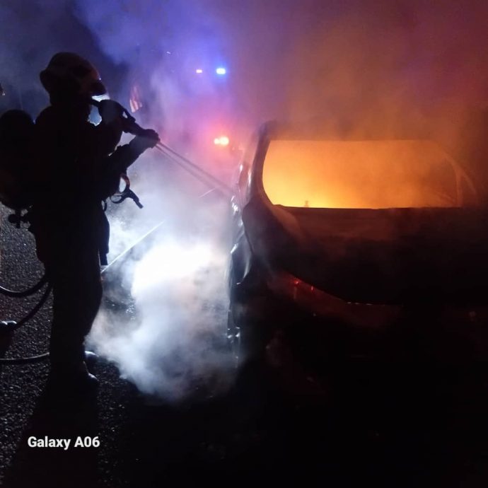 霹连环三起车辆起火事故 幸无人员伤亡