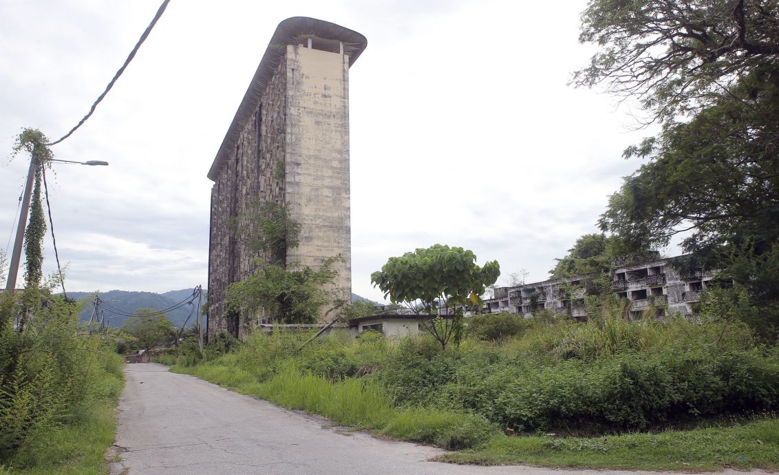 霹：请签网／封面主文／双溪巴里华大伟组屋重建 推出集房屋商业综合发展