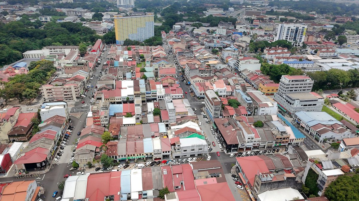 霹：请签网／封面主文／双溪巴里华大伟组屋重建 推出集房屋商业综合发展