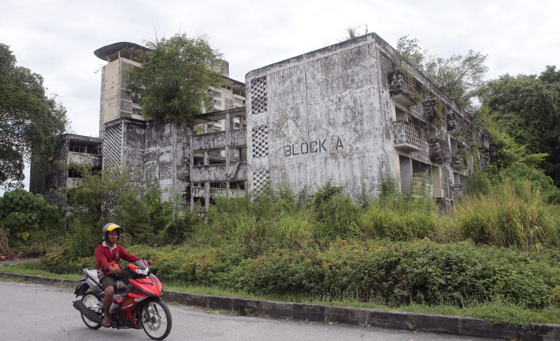 霹：请签网／封面主文／双溪巴里华大伟组屋重建 推出集房屋商业综合发展