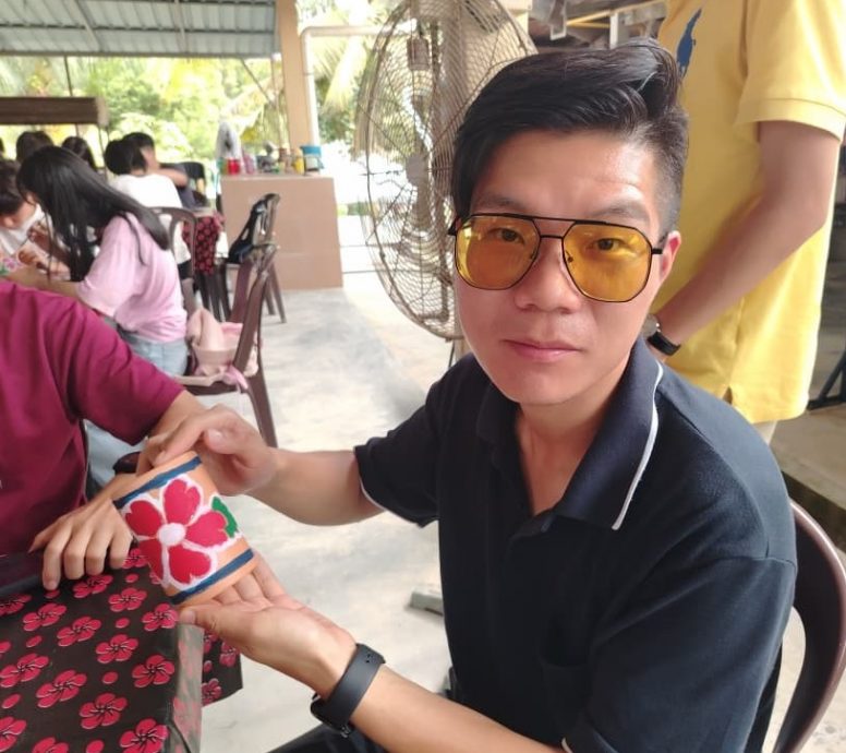 霹;头/马中青年共赏传统工艺 沙容陶瓷工坊成文化热点